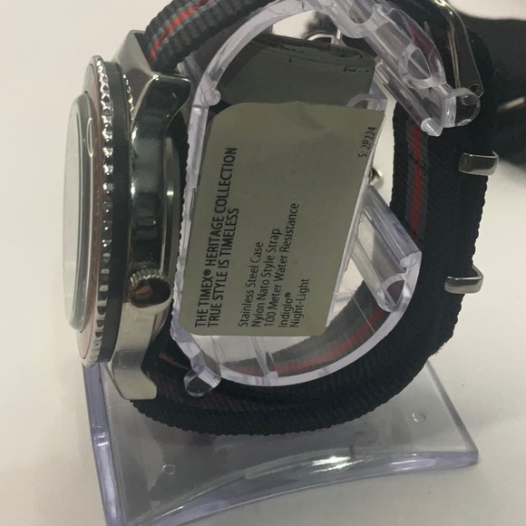 Timex Diver's 100M Coke Bezel Mens Watch "NEW OLD STOCK" T2P2249J - Picture 5 of 7